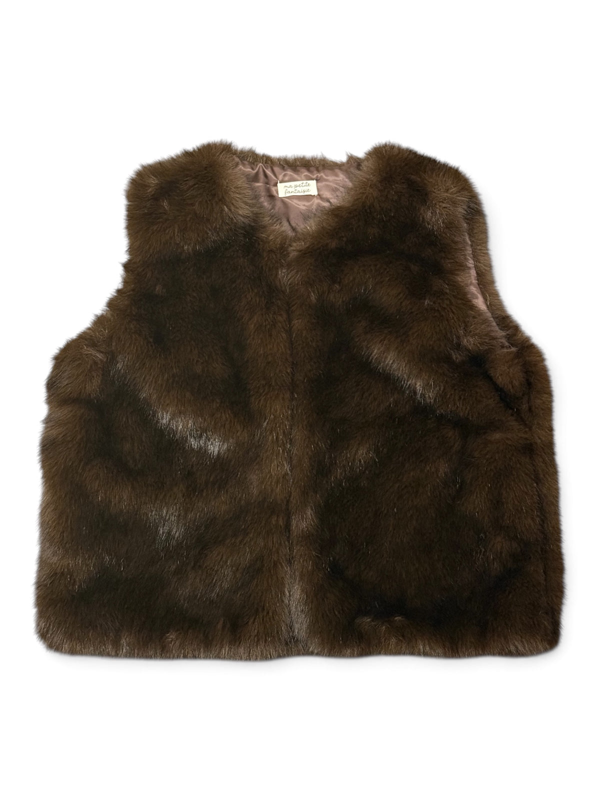 Gilet Camille en fausse fourrure chocolat présenté de face sur fond neutre